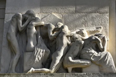 Monumento ai caduti, cimitero di Pere Lachaise, Parigi (foto)
