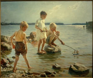 Ragazzi che giocano sulla costa