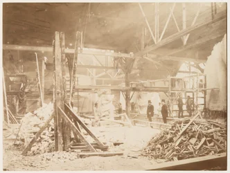 Laboratorio di Bartholdi, con modelli della Statua della Libertà sullo sfondo, Parigi, 1883