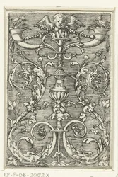 Candelabro con un cherubino