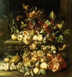Uva, fichi, lamponi e altra frutta su un ripiano di pietra