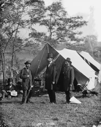 Abraham Lincoln con Allan Pinkerton e il Maggiore Generale John A. McClernand, 1862