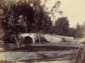 Ponte Burnside, attraverso l