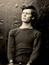 Lewis Powell con manette ai polsi a bordo della USS Saugus, 1865