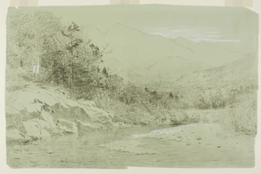 Fiume con montagne in lontananza