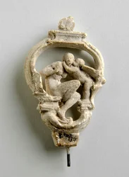 Maquette per un arco chiave con Cupido che sussurra a una ragazza seduta: tre schizzi per il gruppo centrale