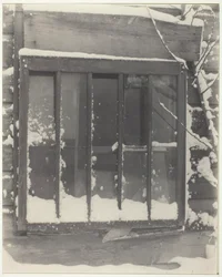 Finestra: Legno, Vetro, Neve, 1923