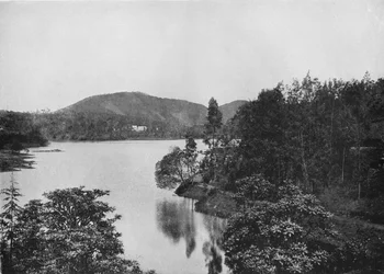 Un angolo del lago di Nuwara Eliya, c1890, 1910