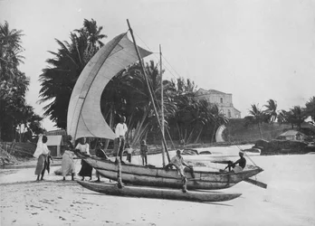 Canoa da pesca con bilanciere a Mount Lavinia Sea Shore, c1890, 1910