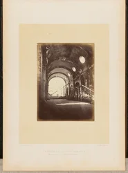 Il Palazzo di Giustizia in fiamme. Vista interna della Salle des Pas-Perdus.