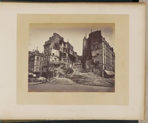 La Place de la Bastille in fiamme.