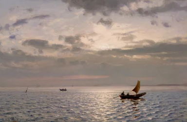 Sole scintillante sul mare con barche