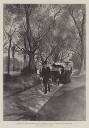 La Regina a Cimiez, Sua Maestà durante la sua passeggiata mattutina nei giardini della Villa Liserb