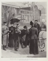 La Regina a Cimiez, visita al giardino zoologico, Sua Maestà accarezza un giovane leone