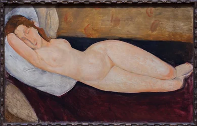 Nudo disteso, braccio destro piegato sotto il braccio