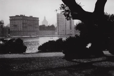 California: Oakland, Lago Merritt, nel cuore della città, circondato da grandi edifici e molte belle case