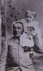 Franklin D Roosevelt, politico americano e 32º presidente degli Stati Uniti, da bambino con suo padre