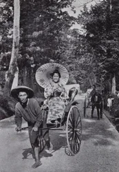 Ragazze giapponesi in jinriksha