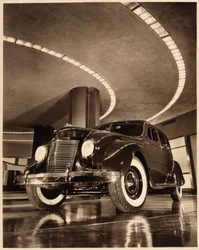 Chrysler Airflow Four Door Sedan, pub. 1937 (foto seppia)
