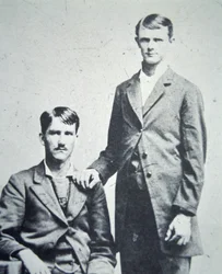 Frank (1843-1915) e Jesse James (1847-82) c.1870