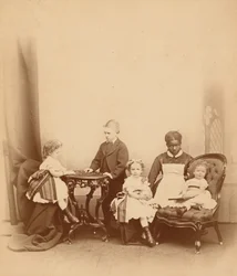 Ritratto di donna e quattro bambini, anni 