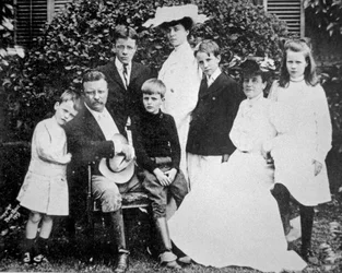 Il presidente Theodore Roosevelt con sua moglie e la sua famiglia