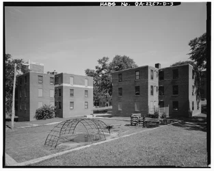 Techwood Homes, Edificio n. 2, 569-573 Techwood Drive, Atlanta, Contea di Fulton, GA