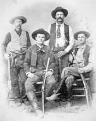 Texas Rangers armati di revolver e fucili Winchester
