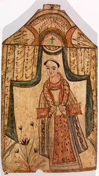 Figura e pianta tra tende disegnate