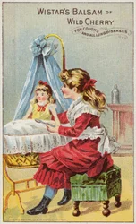 Ragazza che dà la medicina alla sua bambola