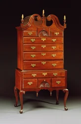 Cassettone scolpito della regina Anna, Connecticut o New York, 1760-80