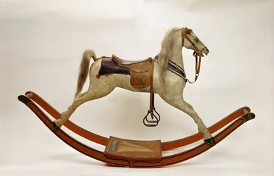 Cavallo a dondolo (legno e pelle)