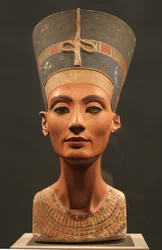 Busto di Nefertiti, ca 1350 a.C.