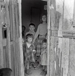 BAMBINI DI DIVERSE ETÀ AL DOPOSCUOLA
