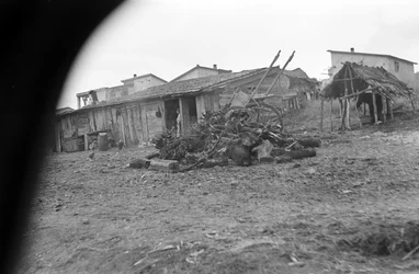CROTONE - IL VILLAGGIO DA VICINO,