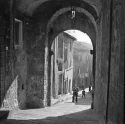 Veduta di una strada di Abbadia San Salvatore, Siena, Toscana, Italia