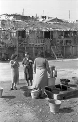 DONNE ALLA FONTANA