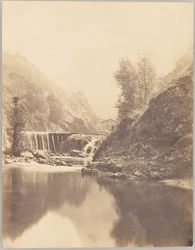 Paesaggio con cascata