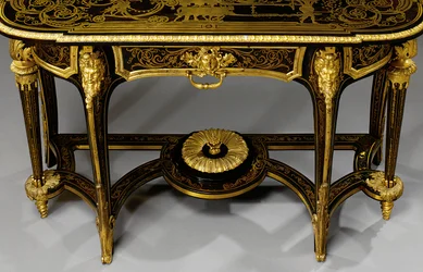 Una delle coppie di tavoli da pier Louis XIV