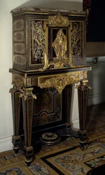 Arte Francia: Mobile adorna la figura di Re Luigi XIV in Ercole Gallico. Mobili di André Boulle intorno al 1700. Altezza: 1,87m. Parigi, Museo del Louvre.