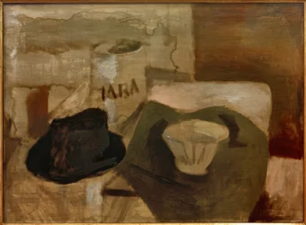 Natura morta con cappello e vasi