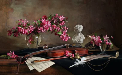 Natura morta con fiori e violino