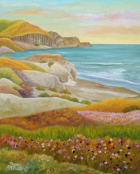 Paesaggio costiero con fiori selvatici