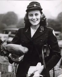 Kick Kennedy in uniforme della Croce Rossa Americana a Londra (c.1943)