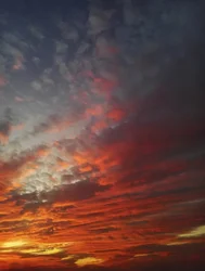 Cielo infuocato al tramonto