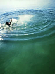 Surfista sotto la superficie