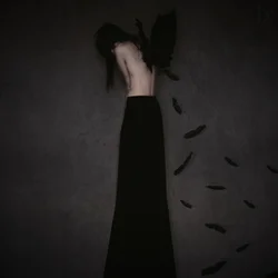 La donna alata addolorata