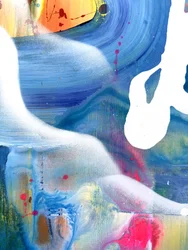 Figura astratta dai colori vivaci