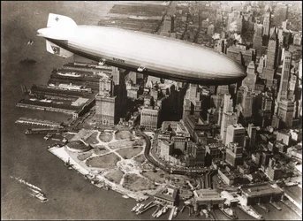 LZ127 Graf Zeppelin a New York 1929 - LZ127 Graf Zeppelin su New York