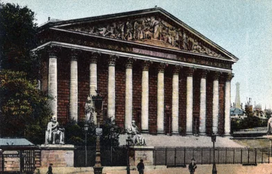 Parigi: veduta esterna della Camera dei deputati (Assemblea nazionale, Palais Bourbon). Fotografia del 1920 nell